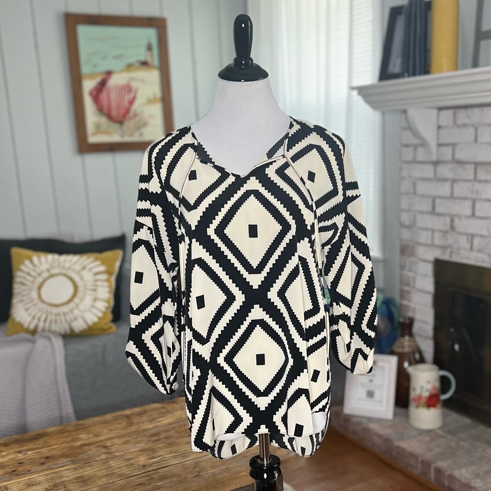 Diamond pattern tie front button sleeve blouse